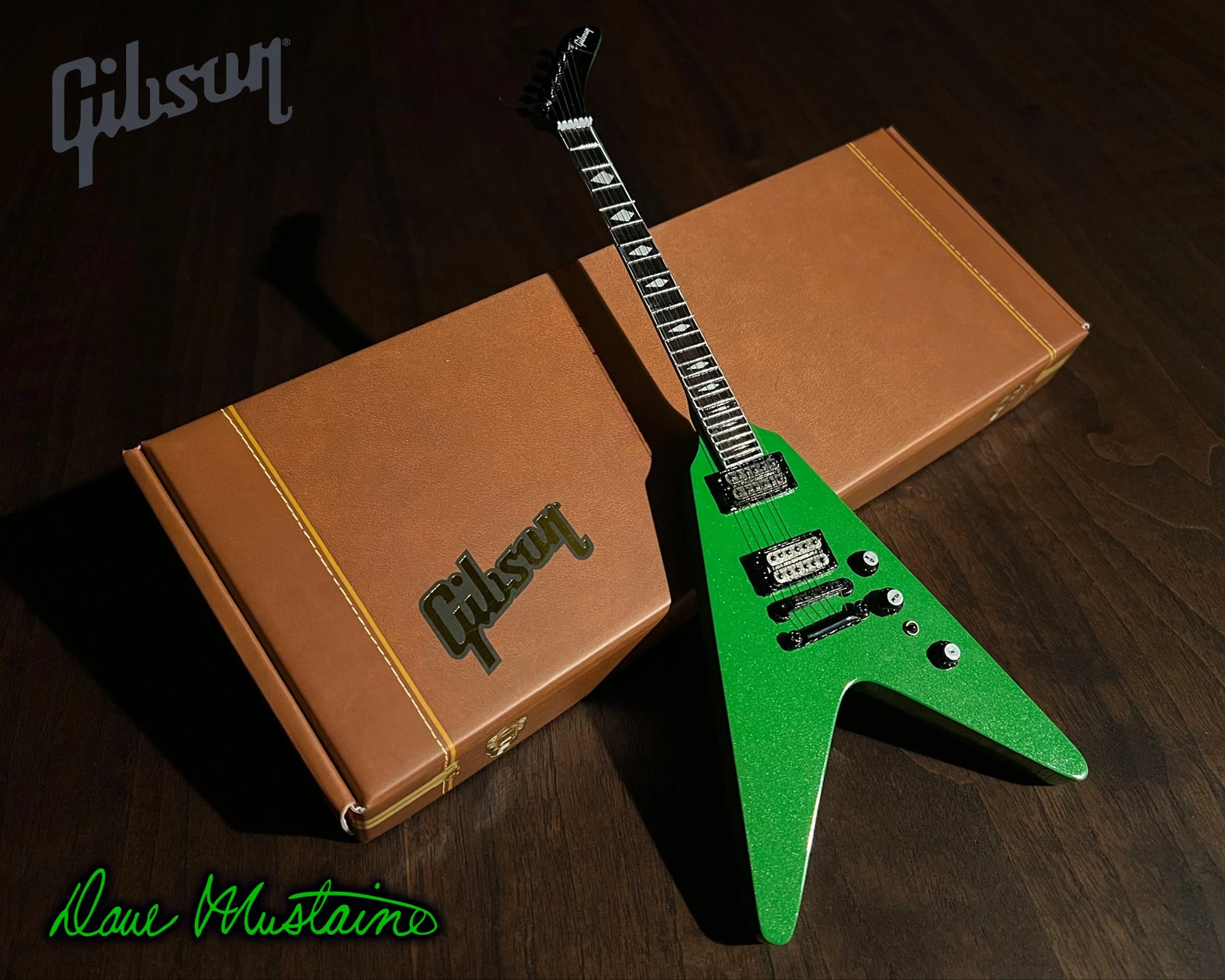 DAVE MUSTAINE GIBSON FLYING V EXP RUST IN PEACE ALIEN TECH GREEN MINI GUITAR MODEL - Image 6