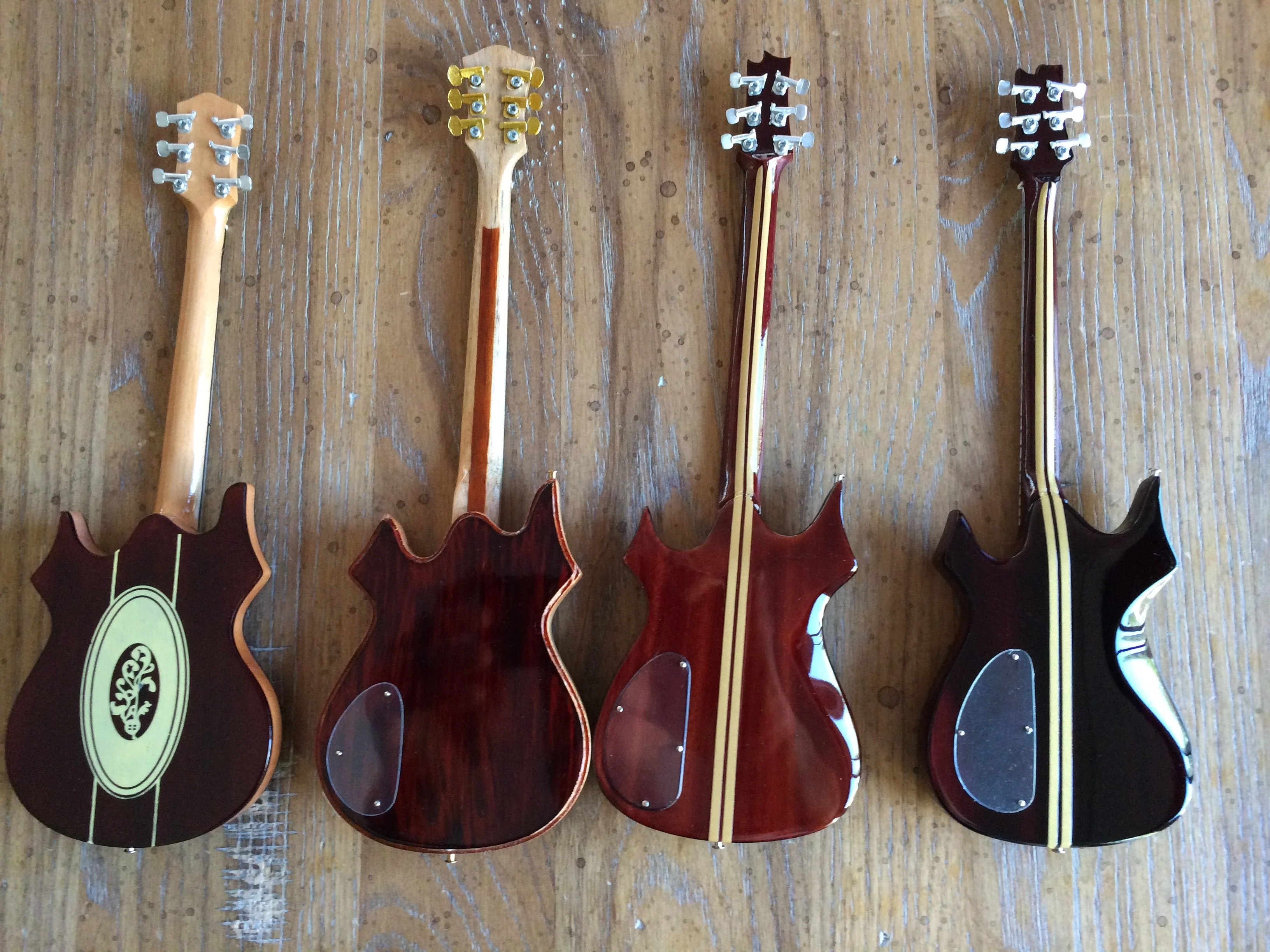 JERRY GARCIA' TRIBUTE - SET OF 6 SIGNATURE MINI GUITAR REPLICA COLLECTIBLES - Image 4