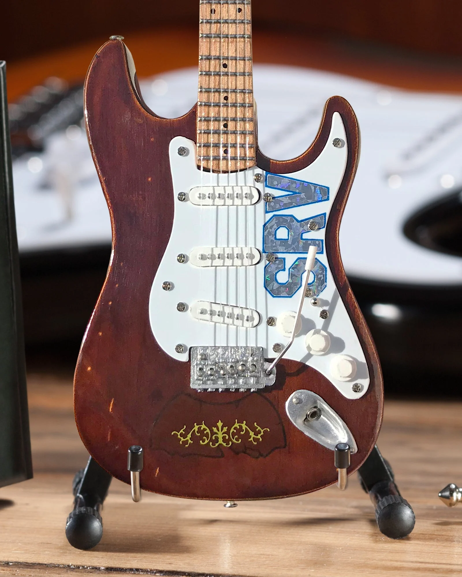OFFICIALLY LICENSED STEVIE RAY VAUGHAN MINI FENDER' STRAT' - SIGNATURE SRV LENNY MINI GUITAR - Image 2